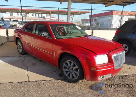 2010 Chrysler 300 Touring z USA, uszkodzony, nr VIN 2C3CA4CD9AH135494